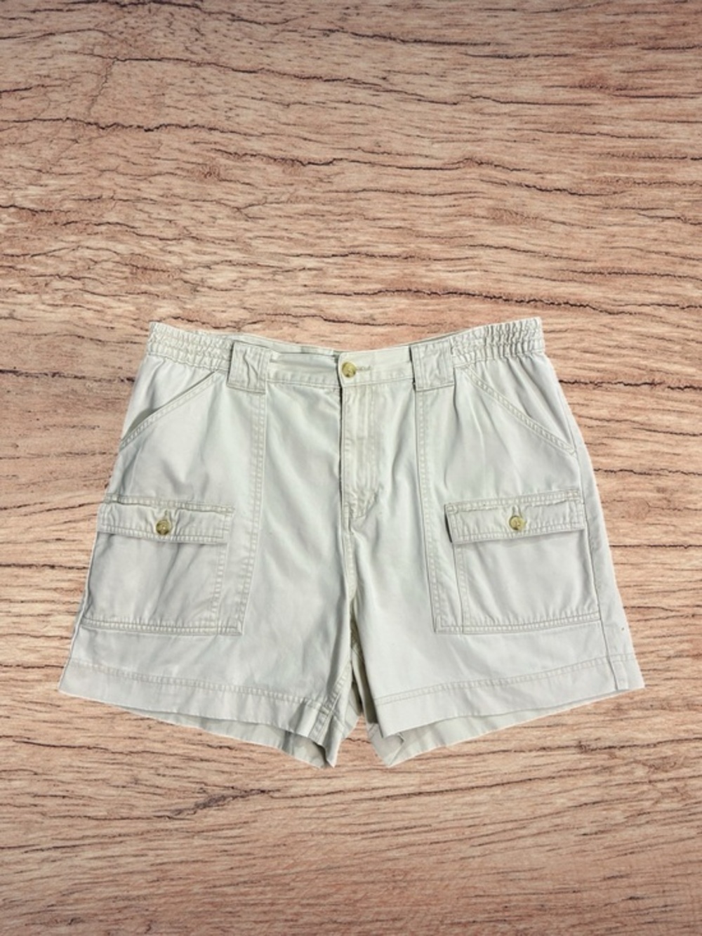Vintage 90’s Mens Cargo Khaki Shorts 5” Inseam